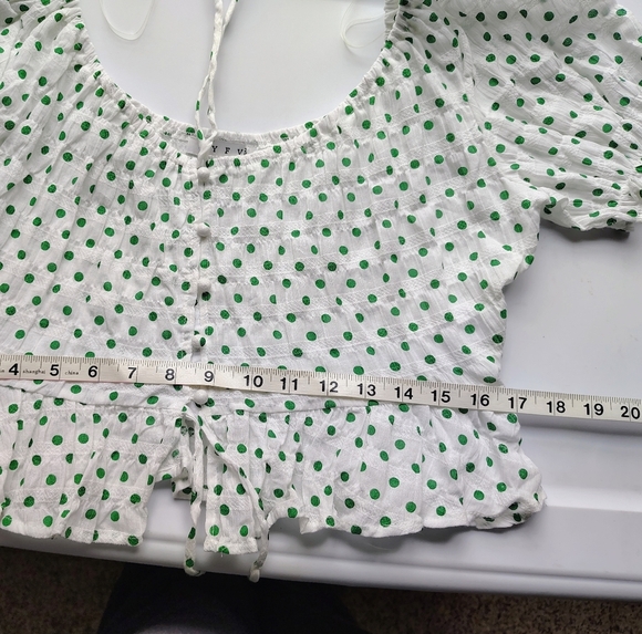 NWOT HYFVE bundle 2 Crop Top polka dots tie, puff sleeves, cotton sz L. - Picture 7 of 16